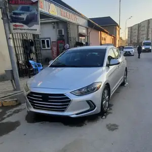 Hyundai Elantra, 2018