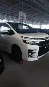 Toyota Voxy, 2015-6