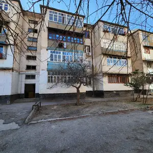 3-комн. квартира, 1 этаж, 75 м², 4мкр