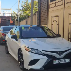 Toyota Camry, 2018