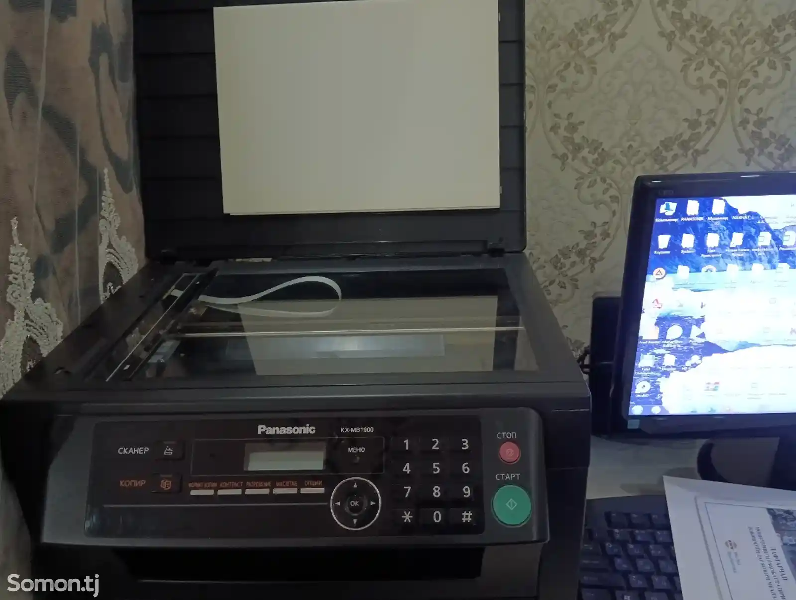 Персональный компьютер со столом и принтером-3
