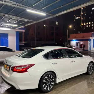 Nissan Altima, 2019