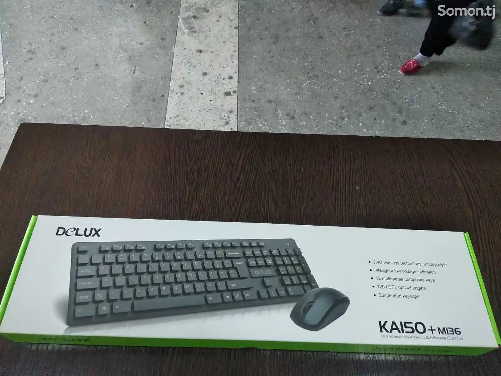 Беспроводная клавиатура с мышкой Delux-1