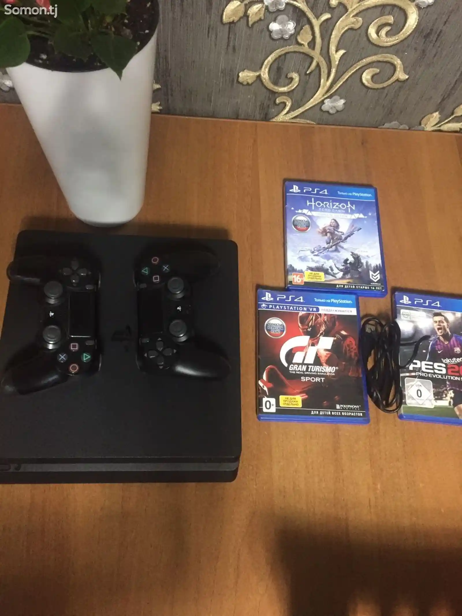 Игровая приставка Sony PlayStation 4 Slim-1