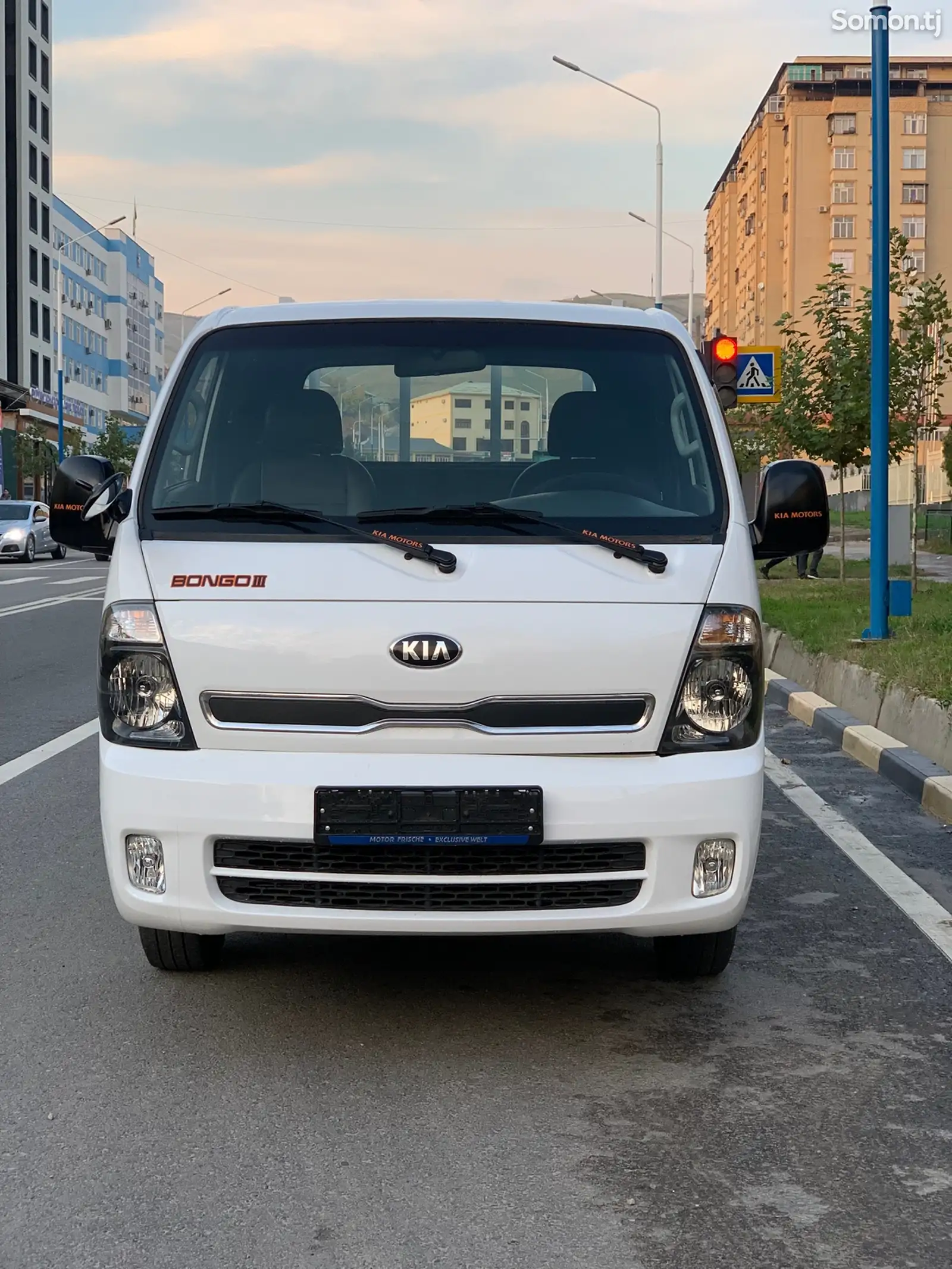 Бортовой автомобиль KIA-BONGO 3, 2015-1