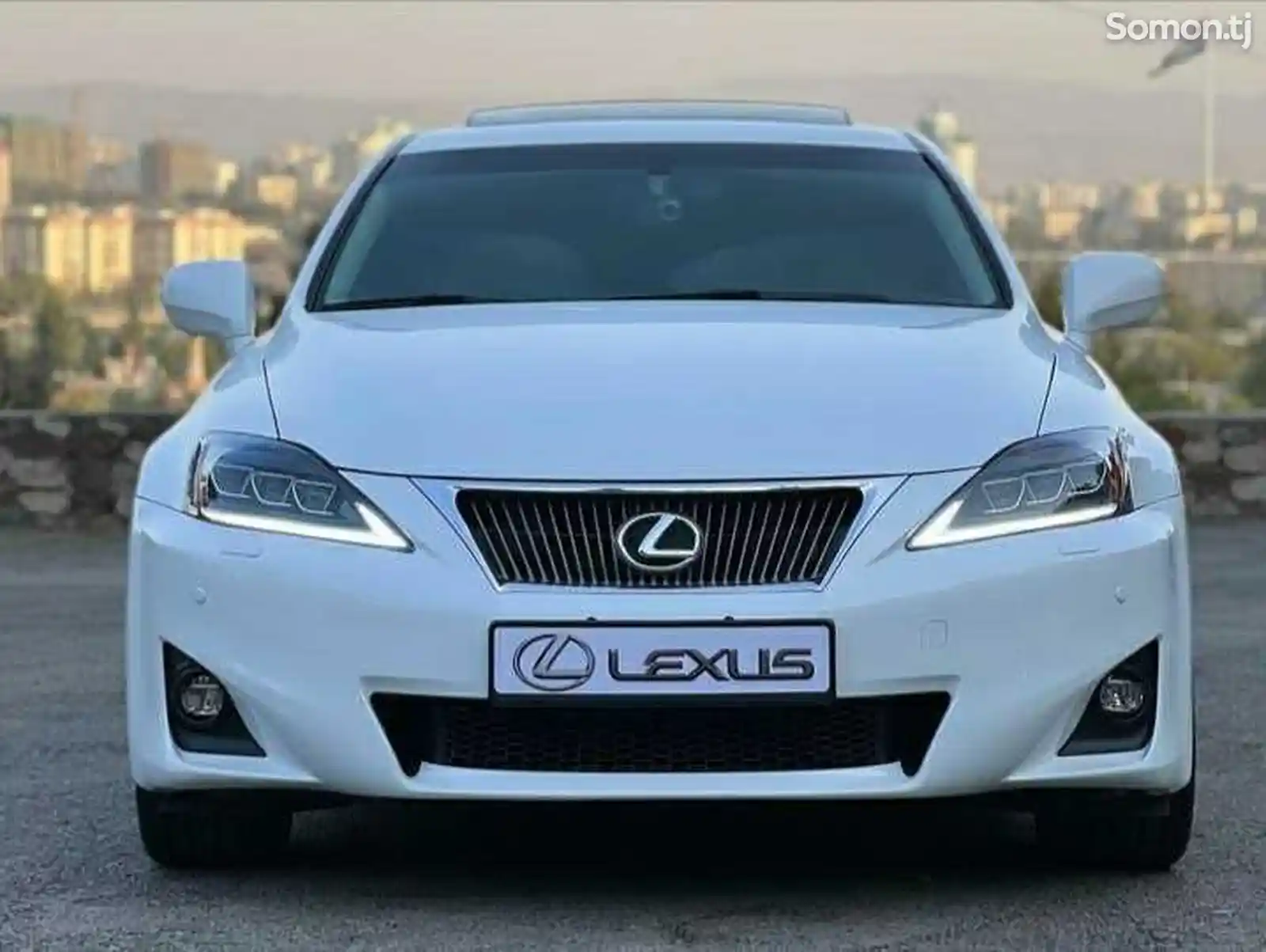 Лобовое стекло на Lexus IS