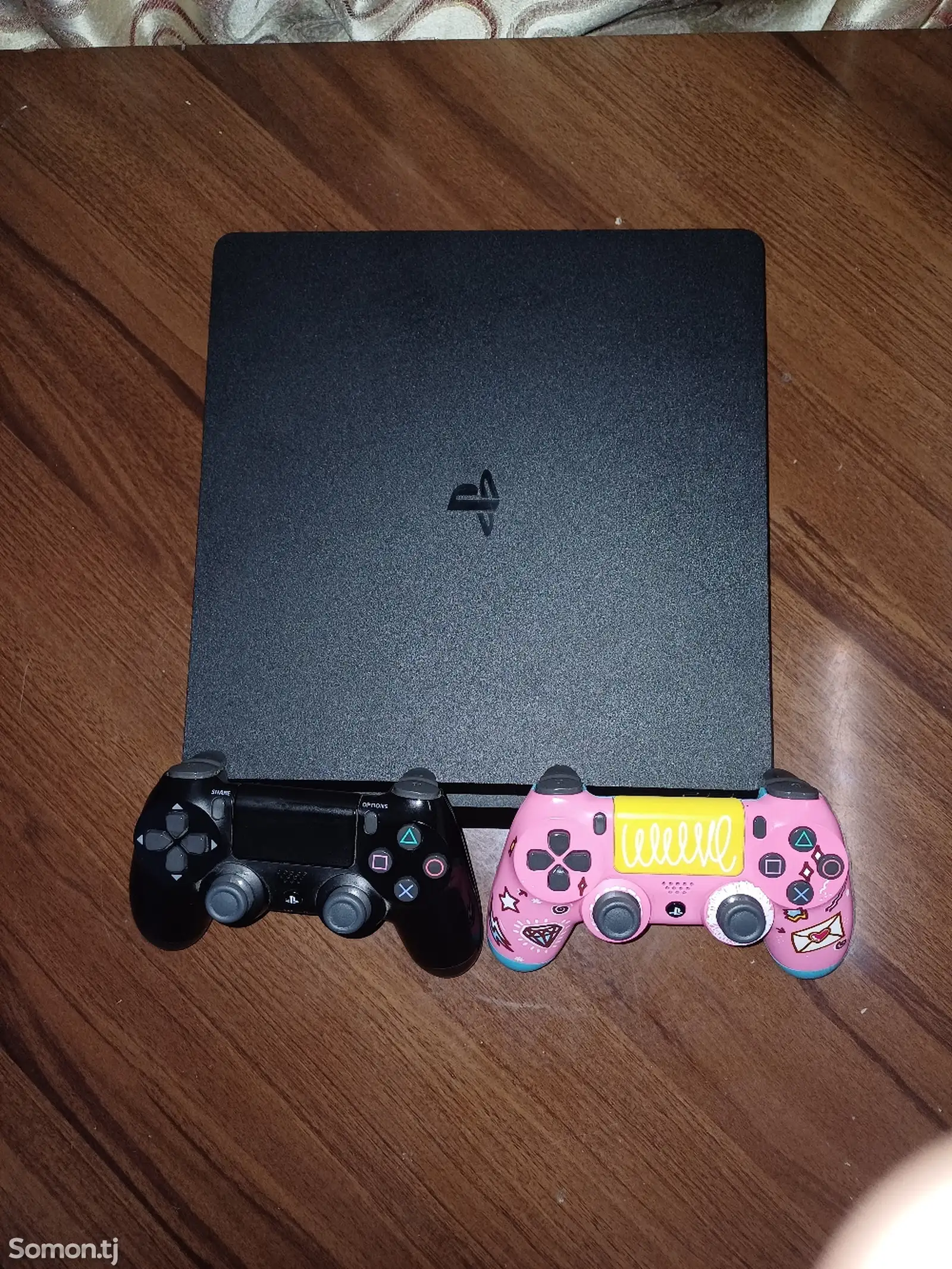 Игровая приставка ps4 slim-1