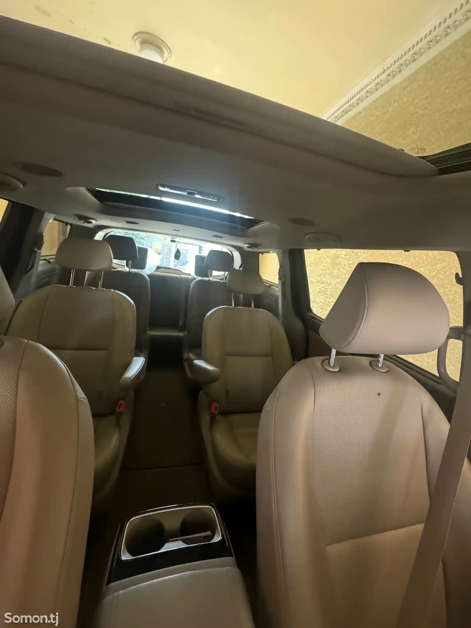 Kia Carnival, 2015-3