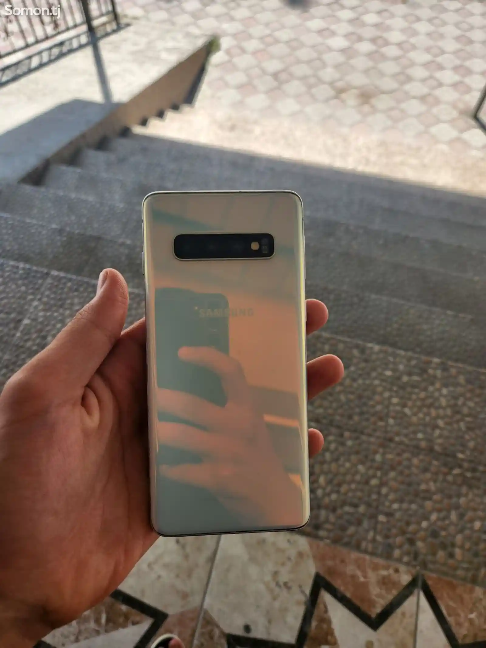 Samsung Galaxy S10-1