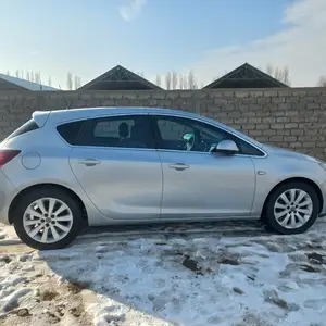 Opel Astra J, 2010