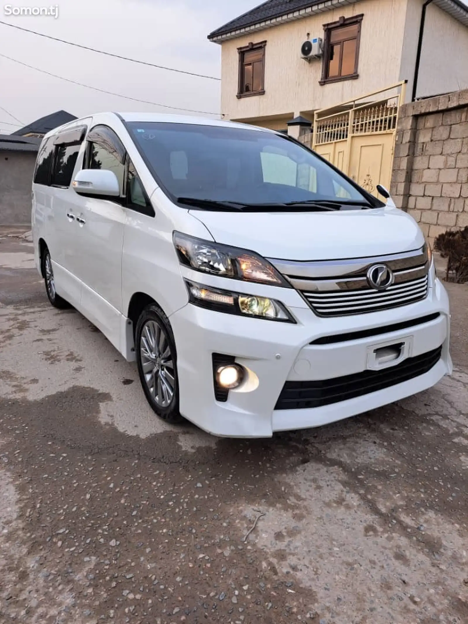 Toyota Vellfire, 2014-1