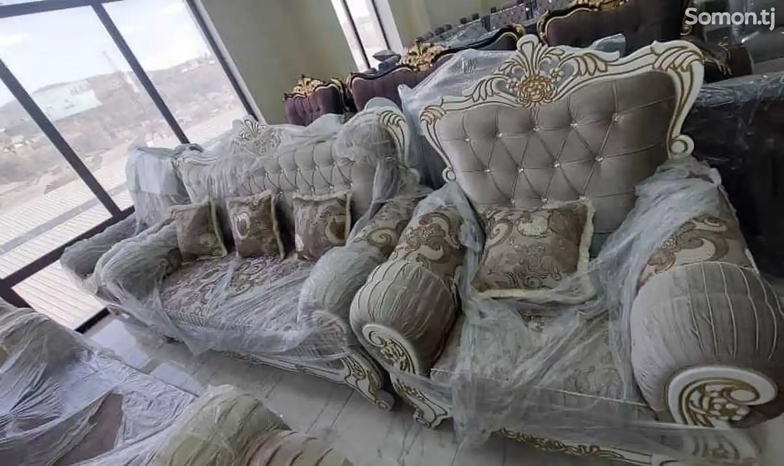 Королевский диван с креслами