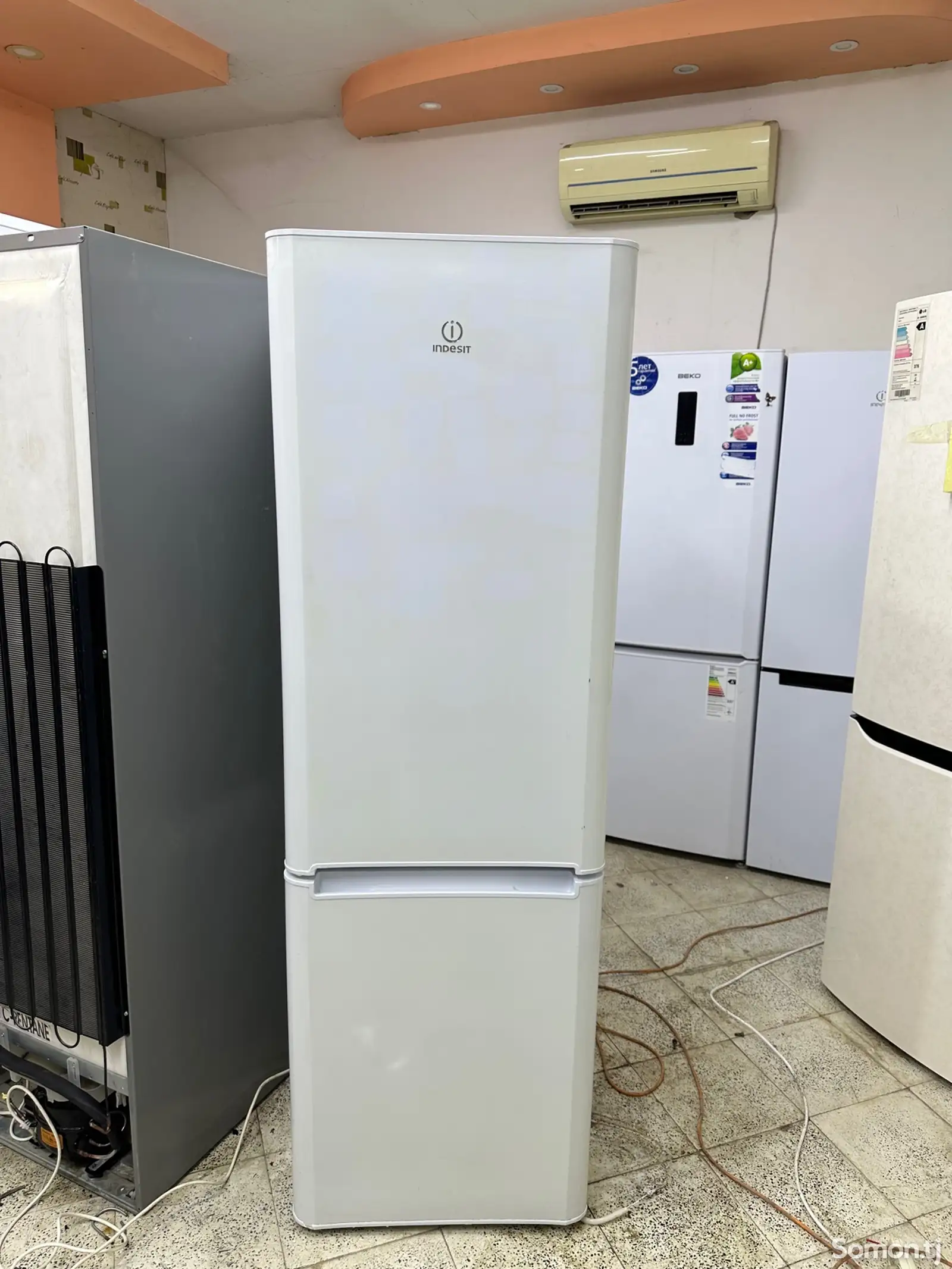 Холодильник Indesit No Frost-1