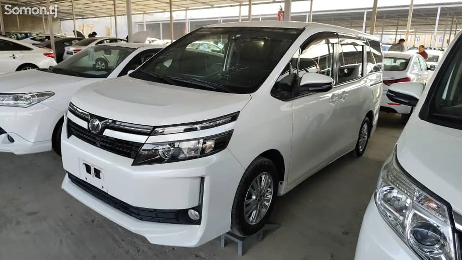 Toyota Voxy, 2015-1