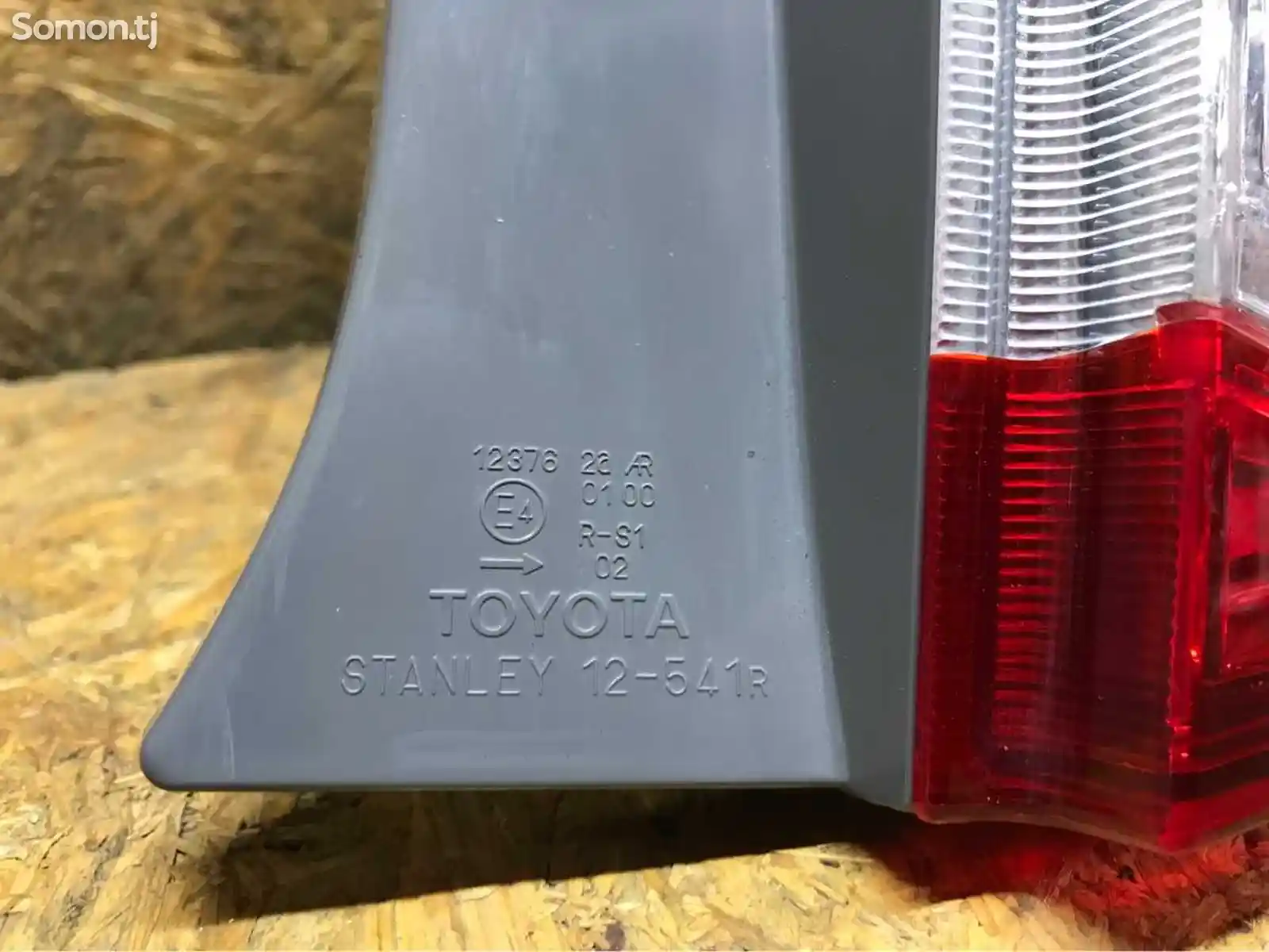 Задний правый фонарь на Toyota Rumion-2