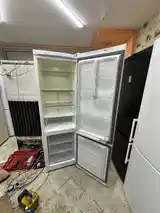 Холодильник Hotpoint Ariston-3