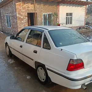 Daewoo Nexia, 1995