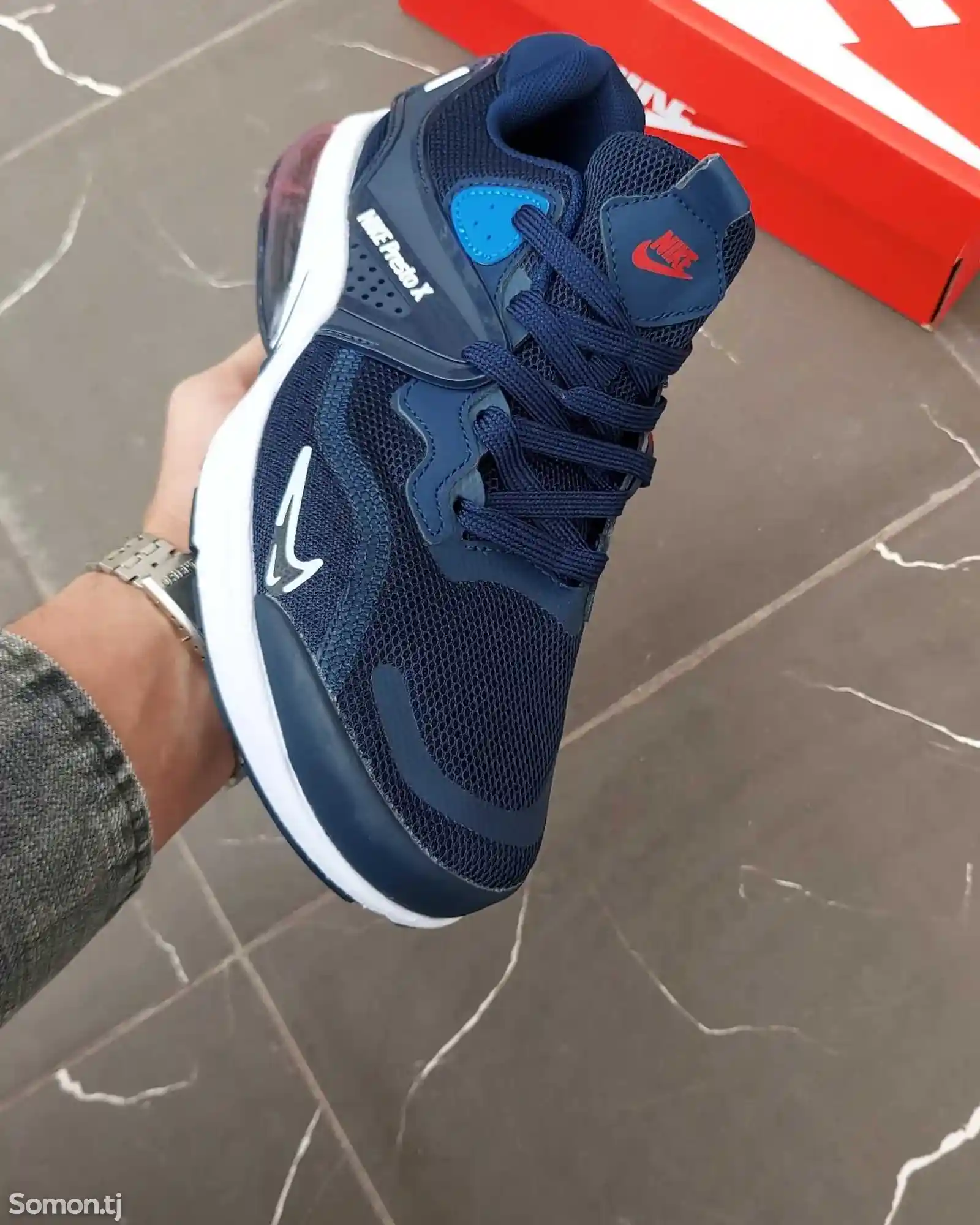 Кроссовки Nike-2