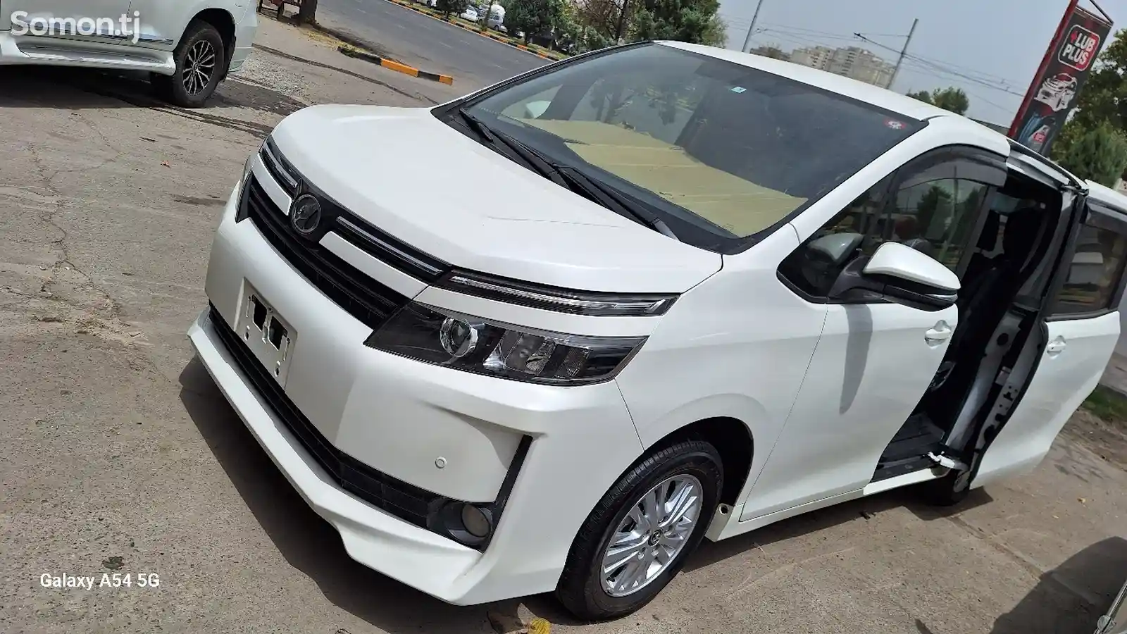 Toyota Voxy, 2015-1