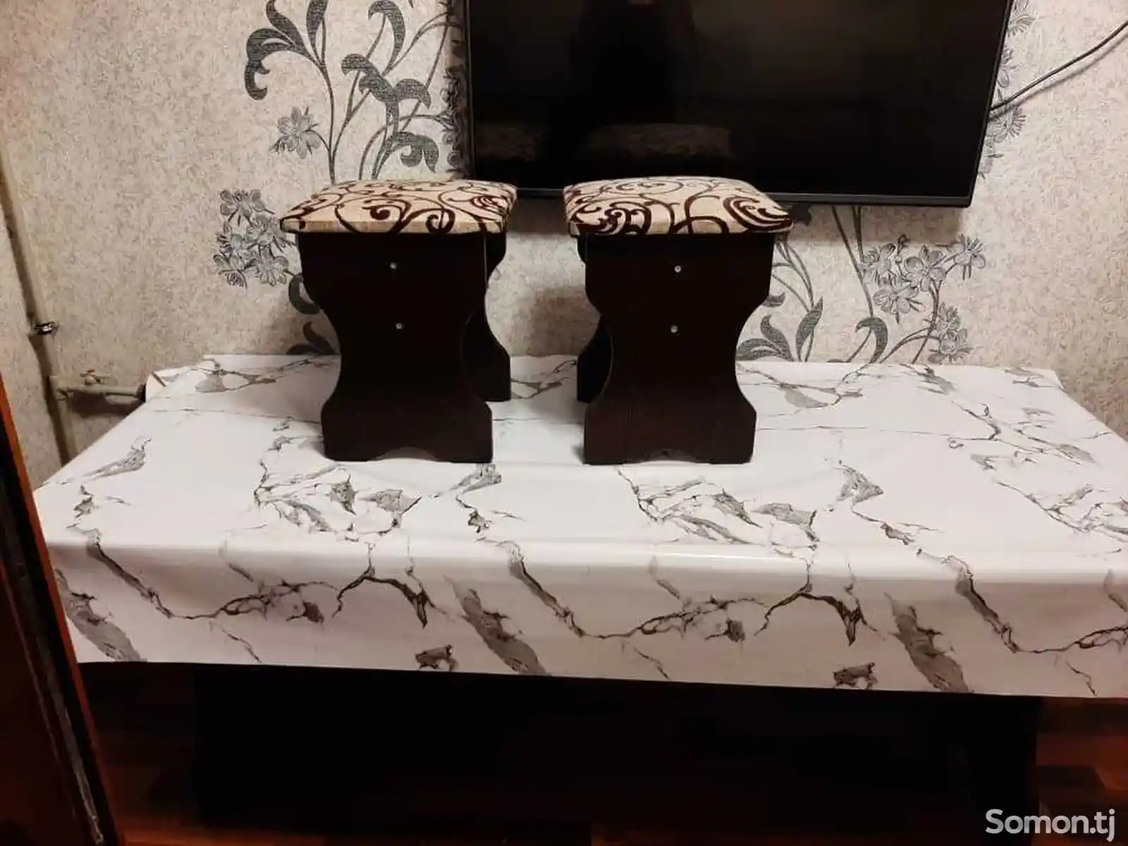 Угловой диван со столом и стульями для кухни-2