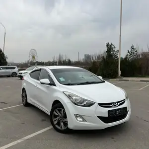 Hyundai Elantra, 2011