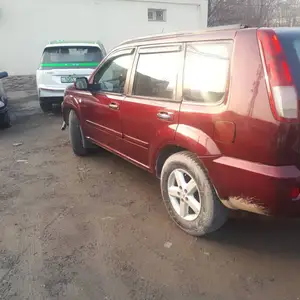 Nissan X-Trail, 2004