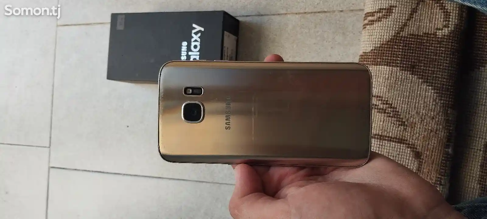 Samsung galaxy S7 gold-3