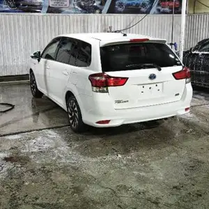 Toyota Corolla Fielder, 2016