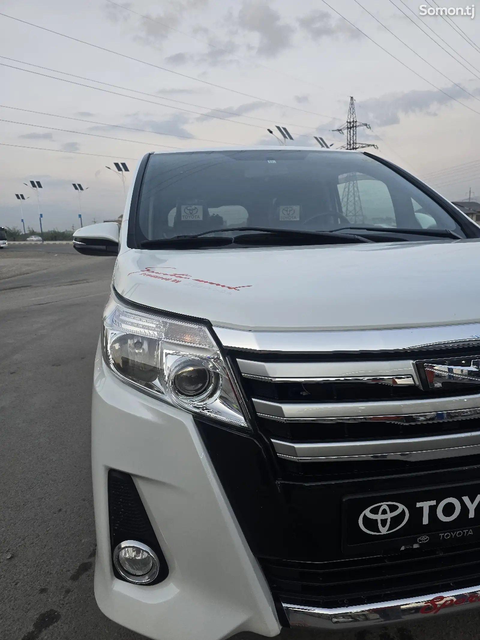 Toyota Voxy, 2014-4