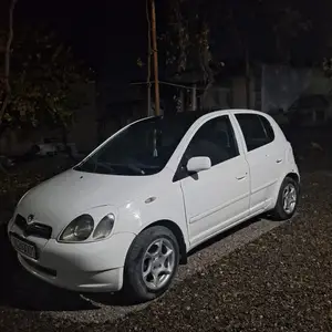 Toyota Vitz, 1999