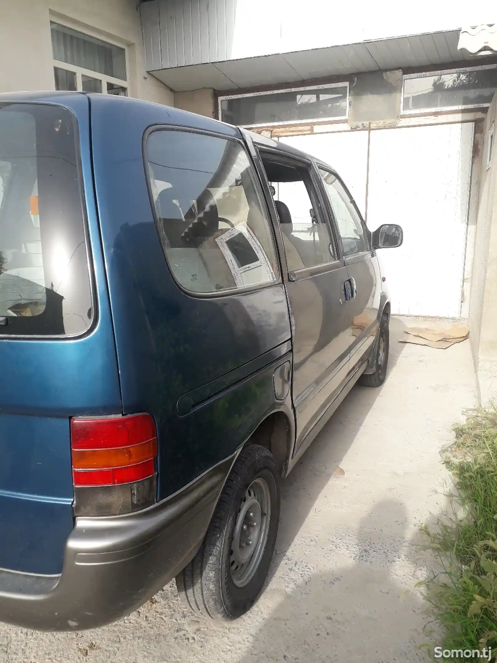 Nissan Serena, 2000-2