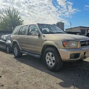 Nissan Pathfinder, 2005