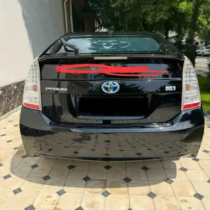 Стекло багажника на Toyota Prius