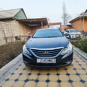 Hyundai Sonata, 2011