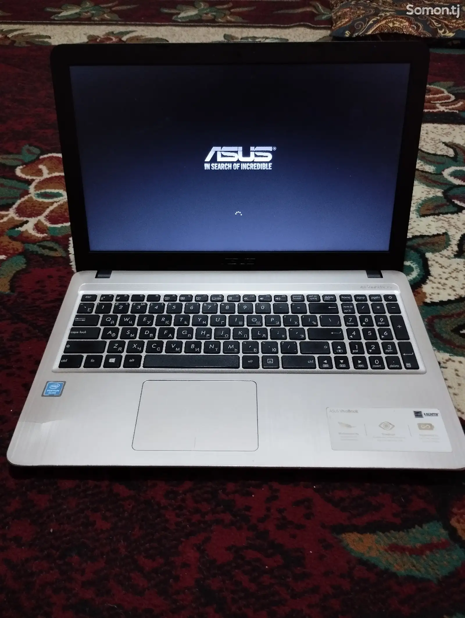 Ноутбук Asus-1