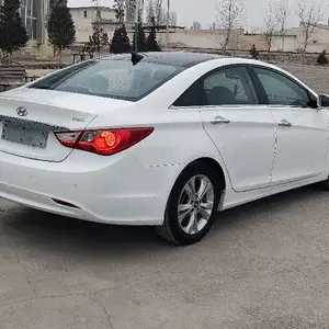 Hyundai Sonata, 2010