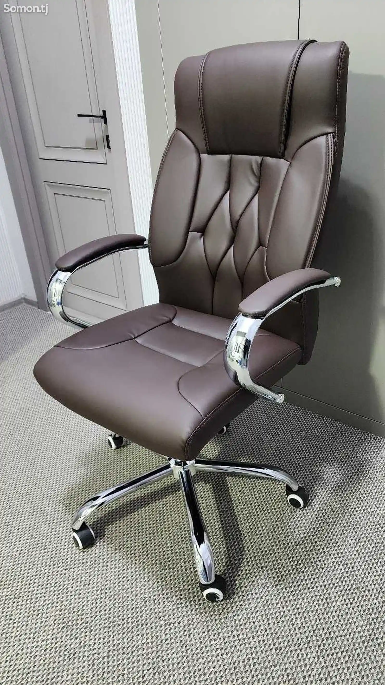 Кресло кожаное для офисов-3