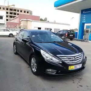 Hyundai Sonata, 2011