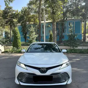 Toyota Camry, 2018