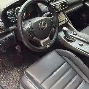 Lexus IS series, 2017