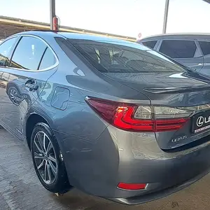 Lexus ES series, 2017