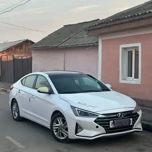 Hyundai Elantra, 2019