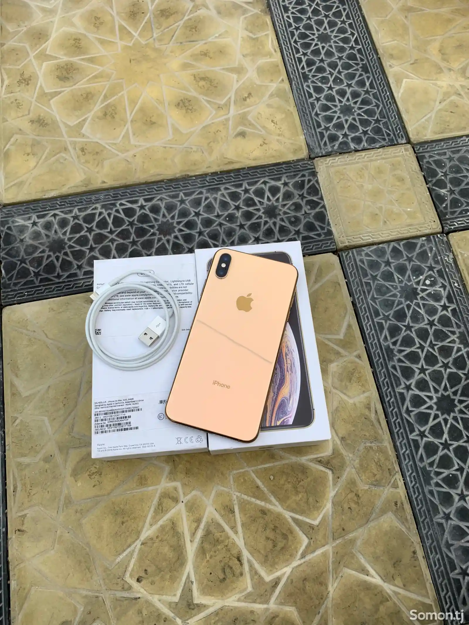 Apple iPhone Xs Max, 64 gb, Gold-1