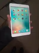 Планшет iPad 3 mini-4