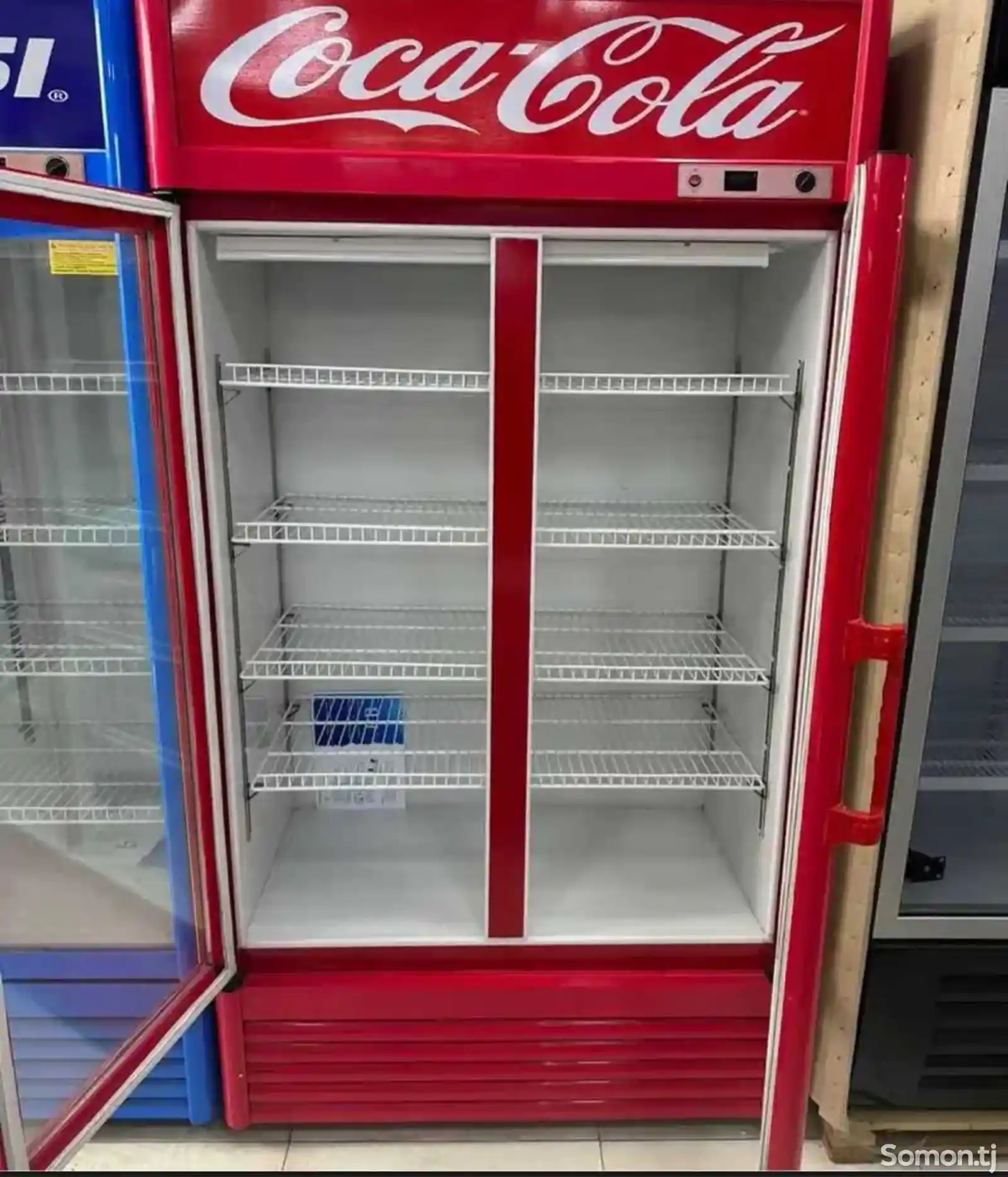 Витринный холодильник Coca Cola