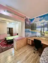 3-комн. квартира, 1 этаж, 81м², Ул. М. Турсунзода 8-2