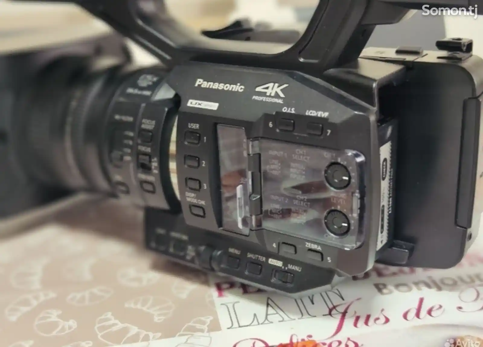 Профессиональная видеокамера с 4K FullHD-2
