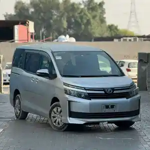 Toyota Voxy, 2014