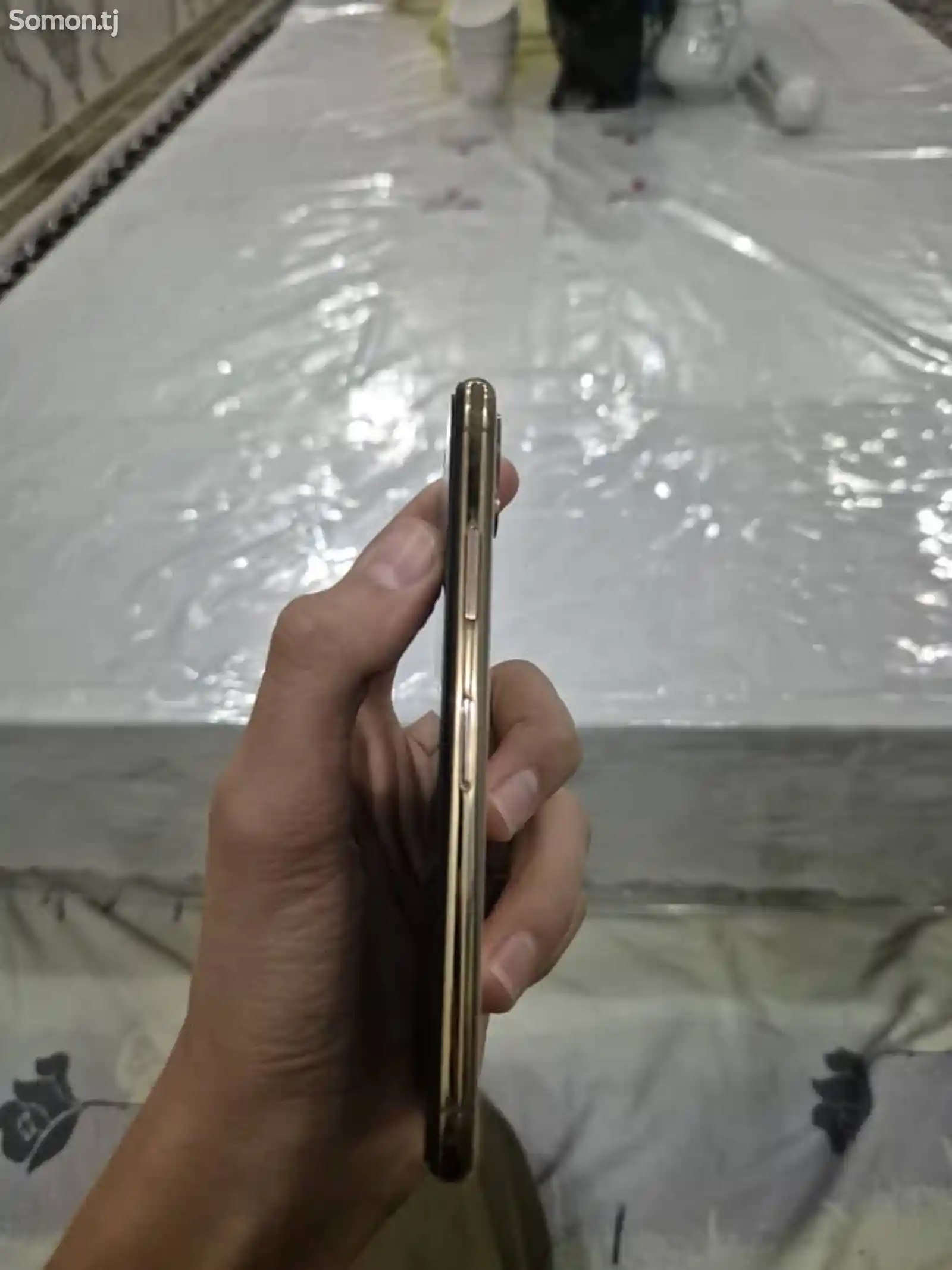 Apple iPhone Xs, 64 gb, Gold-1