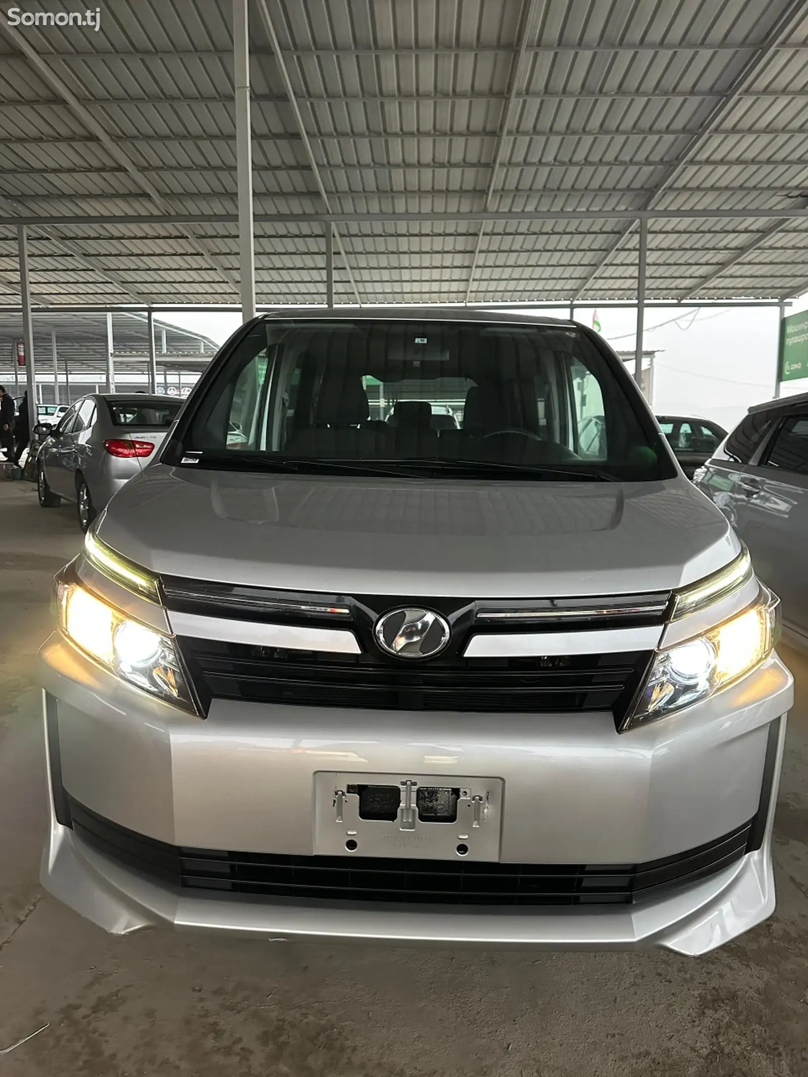 Toyota Voxy, 2014-1